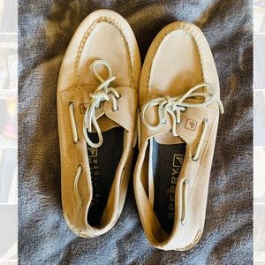 Tan Sperry Plushwave Boat Shoe